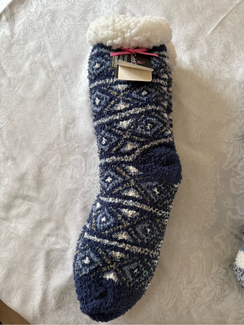 NWT Cuddl Duds Navy, White and Cream Fair Isle Fuzzy Lined Slipper Sock